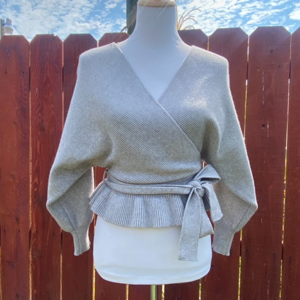Saints + Secrets Faux Wrap Ribbed Ruffle Hem
Pink Sweater Size L